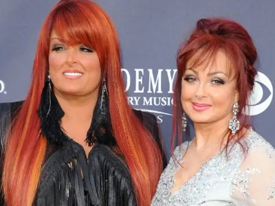 Naomi Judd and Wynonna Judd posed together.